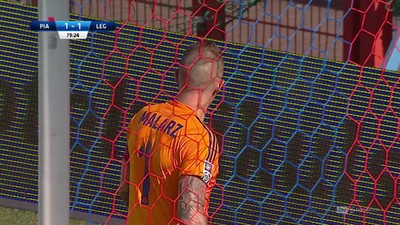 Piast - Legia (1:1): Kirkeskov zauważył wysuniętego Malarza, więc uderzył z... ponad 40 metrów. Bramkarz odbił piłkę niemal w ostatniej chwili