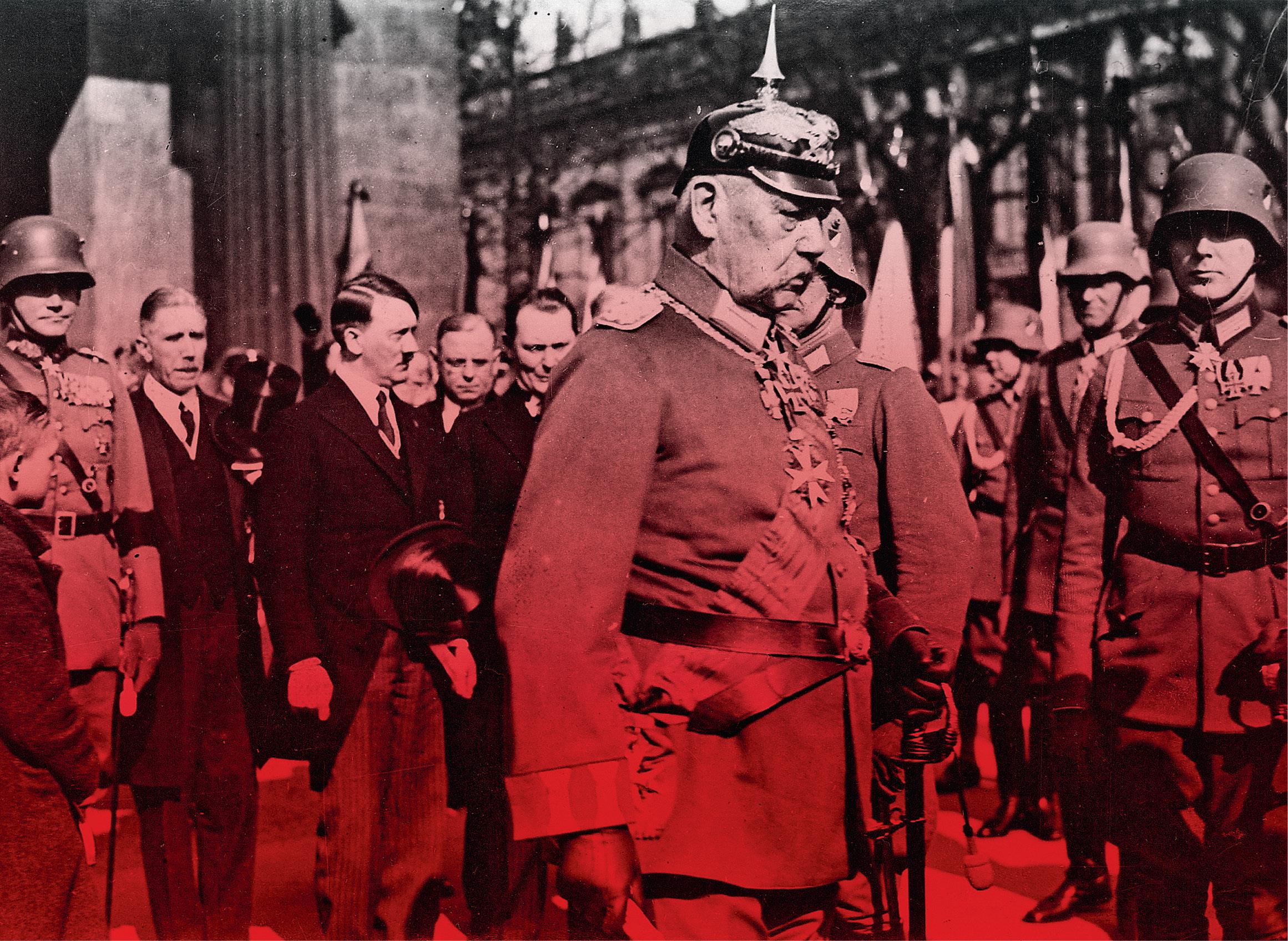 Paul von Hindenburg, prezydent Rzeszy. Za nim rząd na czele z kanclerzem Adolfem Hitlerem, marzec 1933 r.