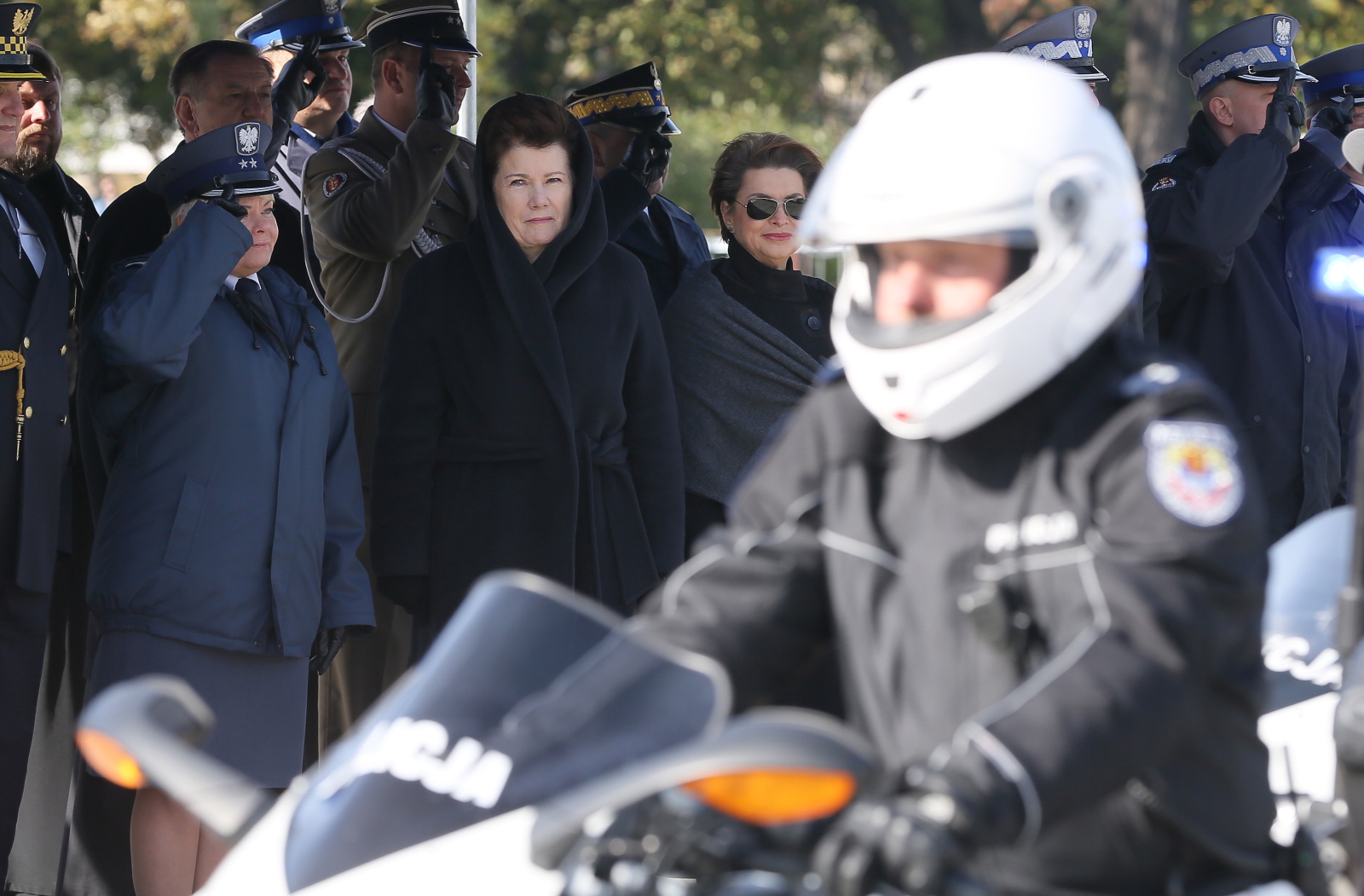 Za pieniądze Komendy Głównej Policji zakupiono 17 kombinezonów motocyklowych. Dziewięciu członkom Motocyklowej Asysty Honorowej osobiście wręczył je Komendant Główny Policji gen. insp. Krzysztof Gajewski.