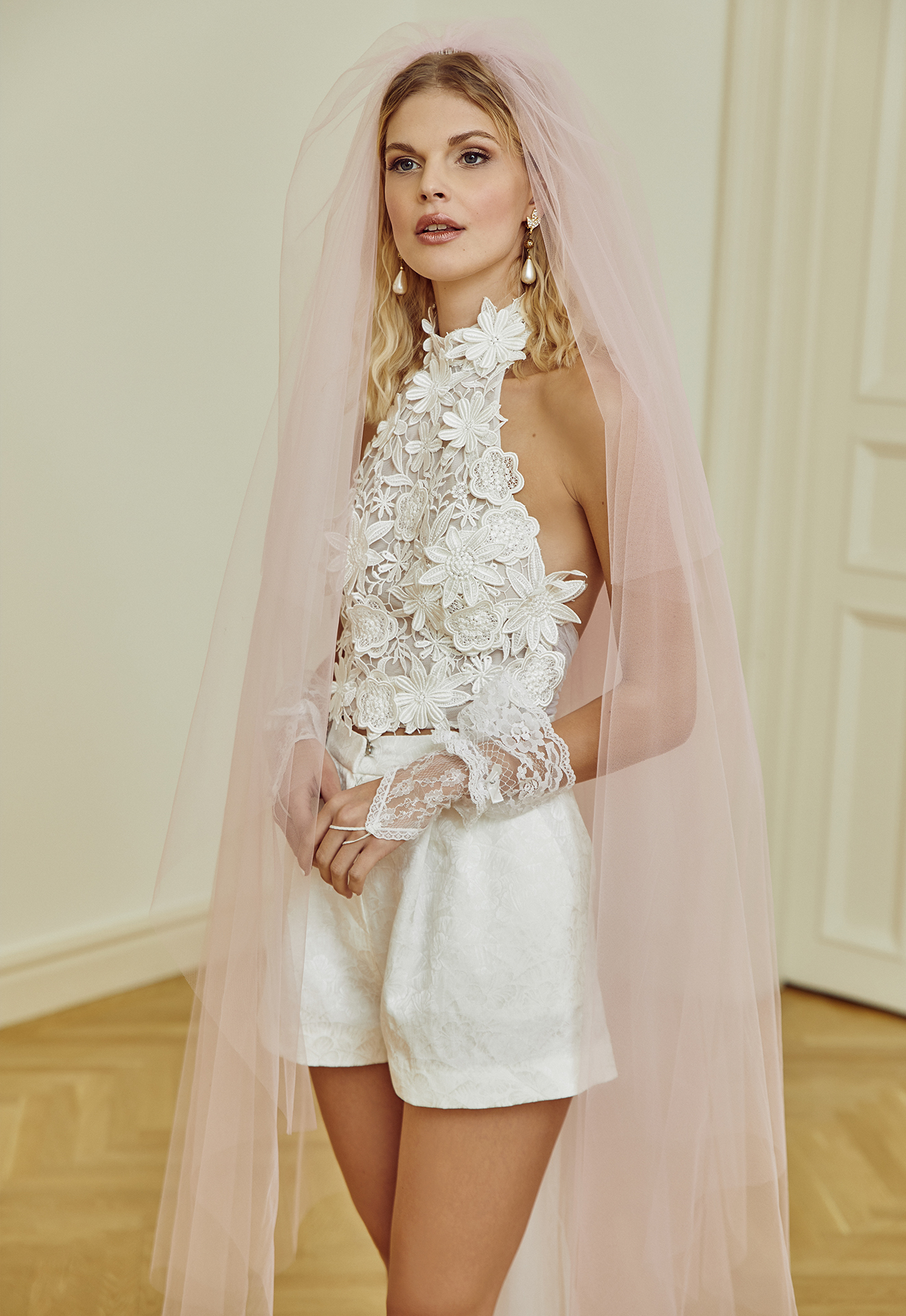 A meseszép menyasszonyi ruhák tervezője, Sármán Nóra a következő szezonra  valami igazán különleges álmodott meg - Glamour