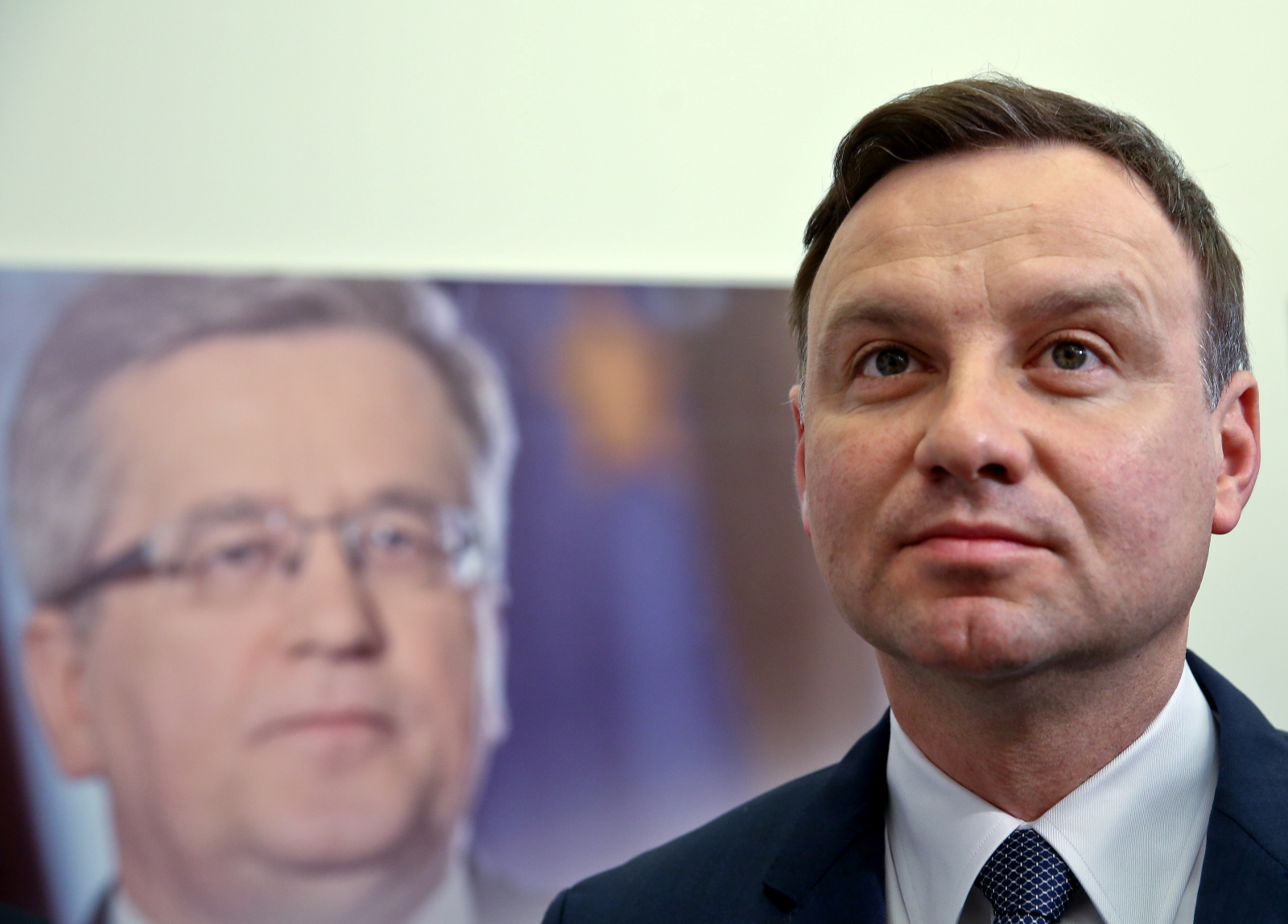 - Nigdy Platforma zwana obywatelską nie zainteresowała się merytoryczną pracą nad jakimkolwiek projektem obywatelskim - mówi dziennik.pl Jarosław Sellin z PiS. - Przecież w czasie prezydentury Komorowskiego do Sejmu spłynęło kilka ustaw obywatelskich, które cieszyły się poparciem 100 tys., 500 tys., a nawet ponad 2 mln obywateli i wszystkie te ustawy zostały wrzucone do kosza – dodaje. I podkreśla, że prezydent nie musi się ze wszystkimi głosami zgadzać, ale jego obowiązkiem jest wysłuchać ich pomysłodawców.