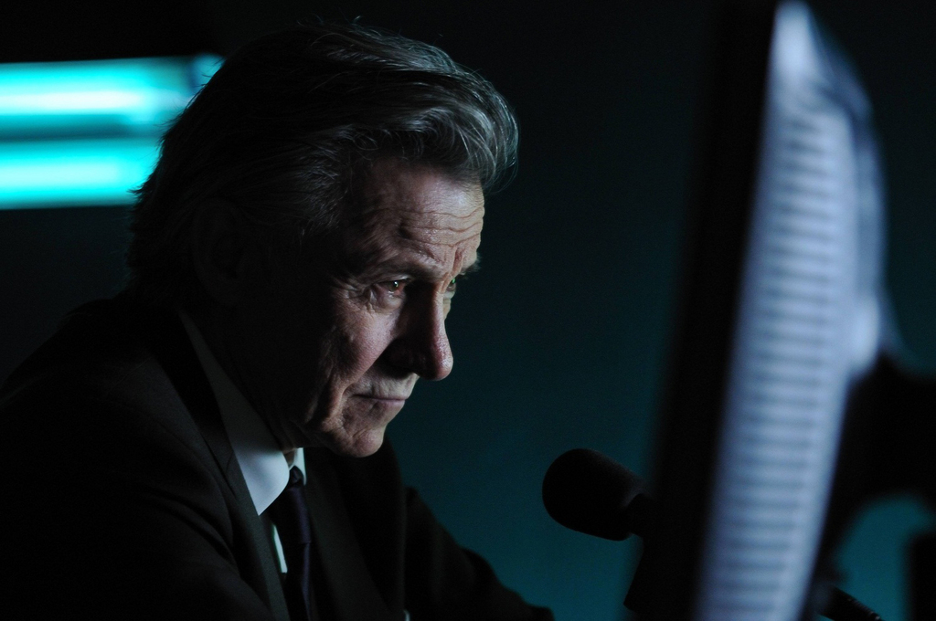 Keitel amawia Robin Wright, by oddała siebie na wieczne posiadanie Hollywood. Jej ciało, gesty, ruchy, mimika, głos zostaną zeskanowane i oddane studiu filmowemu, które będzie mogło wykorzystać je w dowolny sposób: cyfrowa Robin może grać zarówno w dramatach, jak i filmach porno