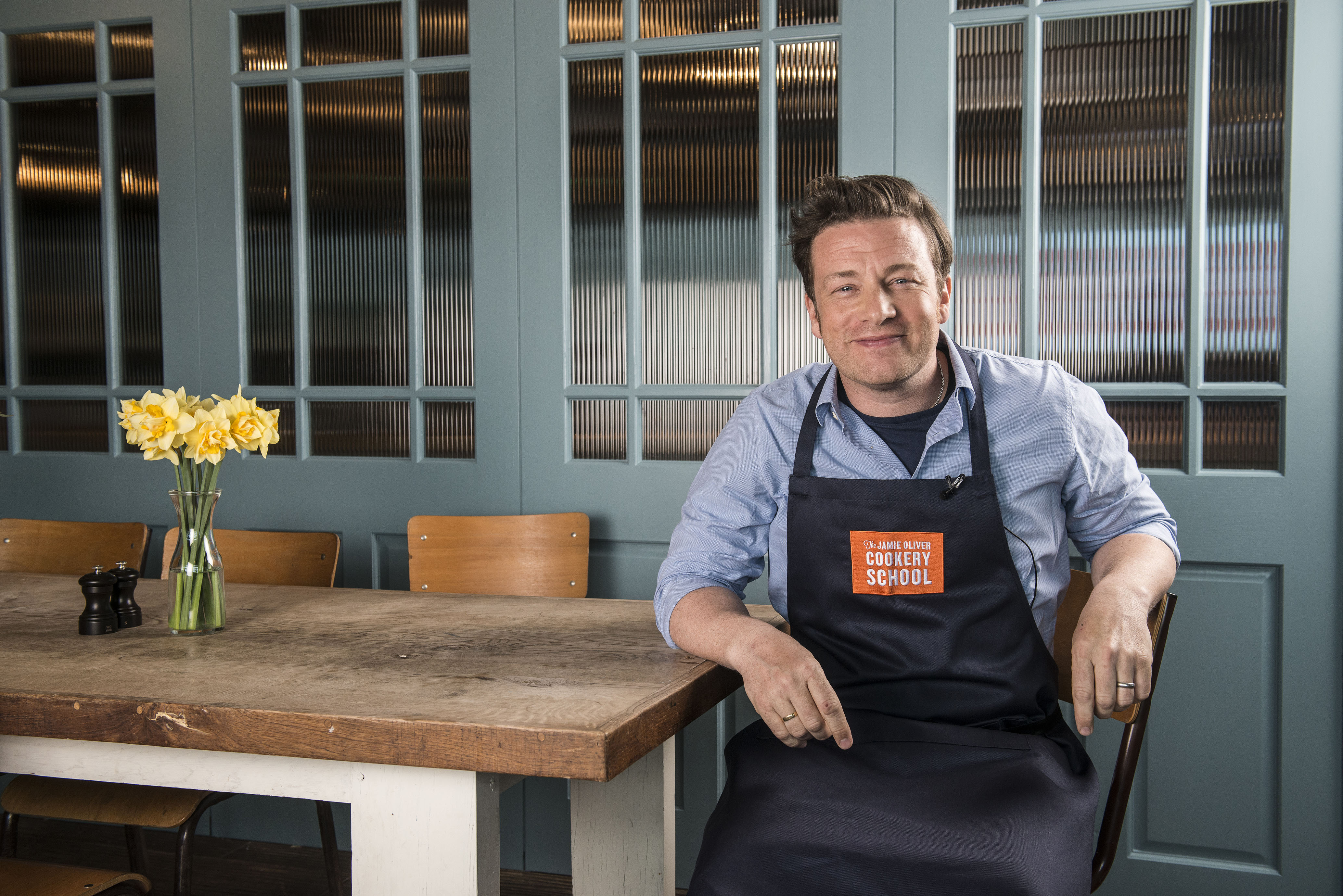 Jamie Oliver megfőzi a magyarokat is! - Blikk