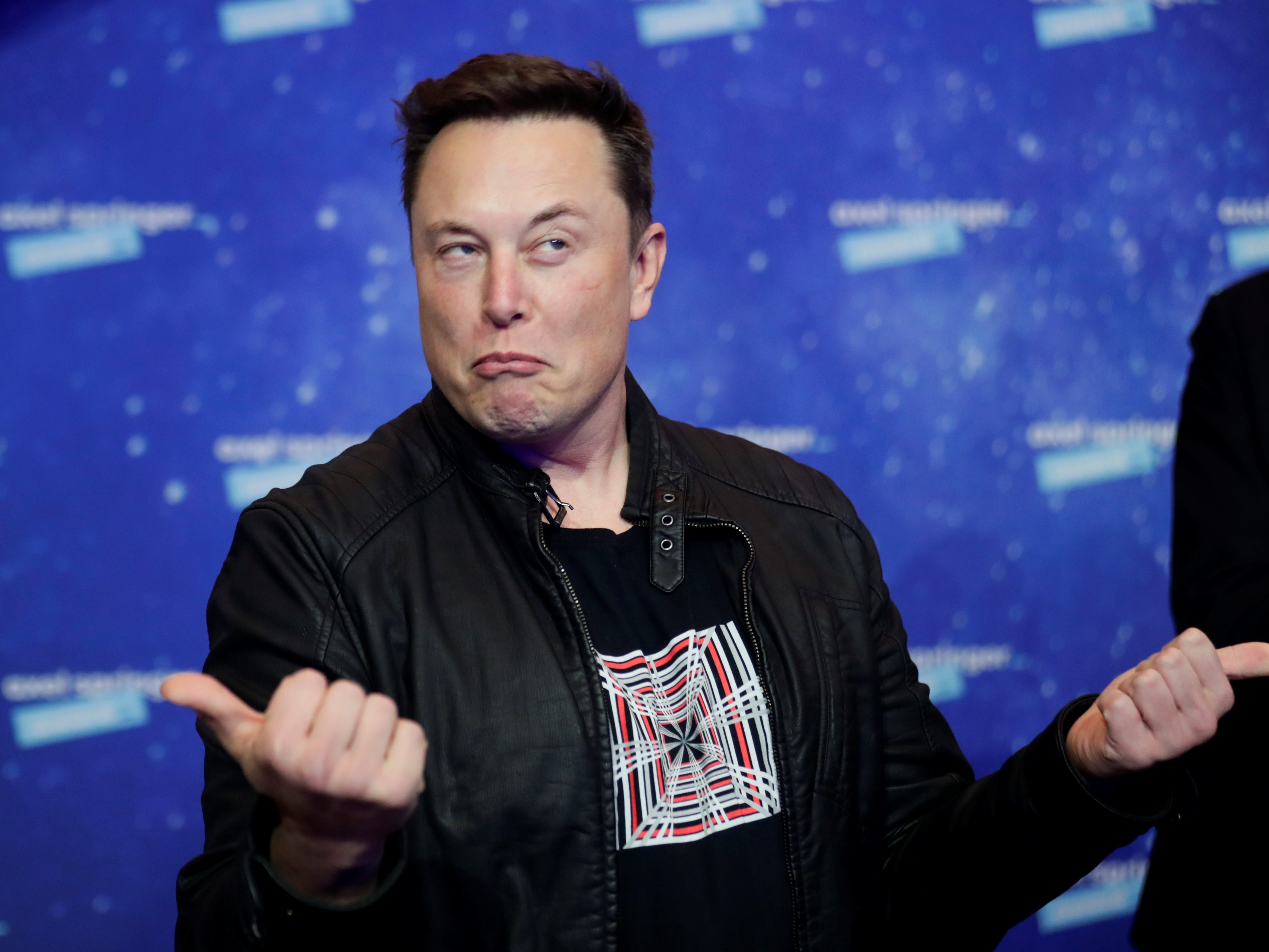 Elon Musk to charge business, government users on Twitter a fee