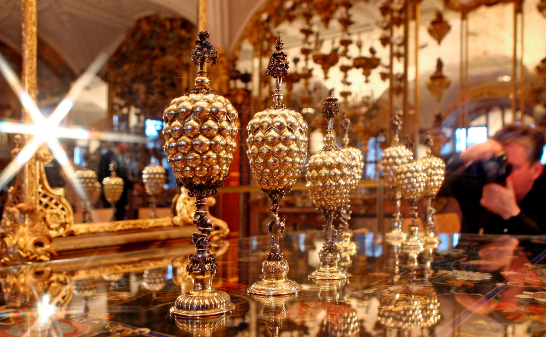 Jej częścią jest także Zwinger (Zwierzyniec), mieszczący jedną z najcenniejszych europejskich kolekcji malarstwa - Galerię Starych Mistrzów