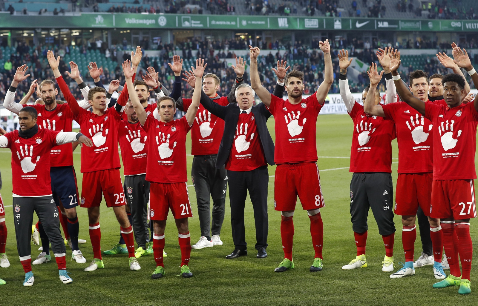 Tak Robert Lewandowski cieszył się z kolegami z Bayernu z kolejnego mistrzostwa Niemiec