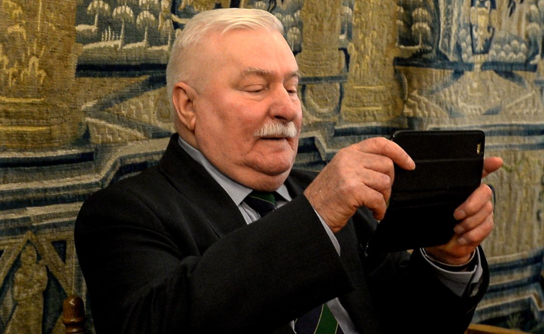 Po posiedzeniu klubu politycy PO złożą kwiaty przy grobie ks. Jerzego Popiełuszki oraz przed pomnikiem b. prezydenta USA Ronalda Reagana.