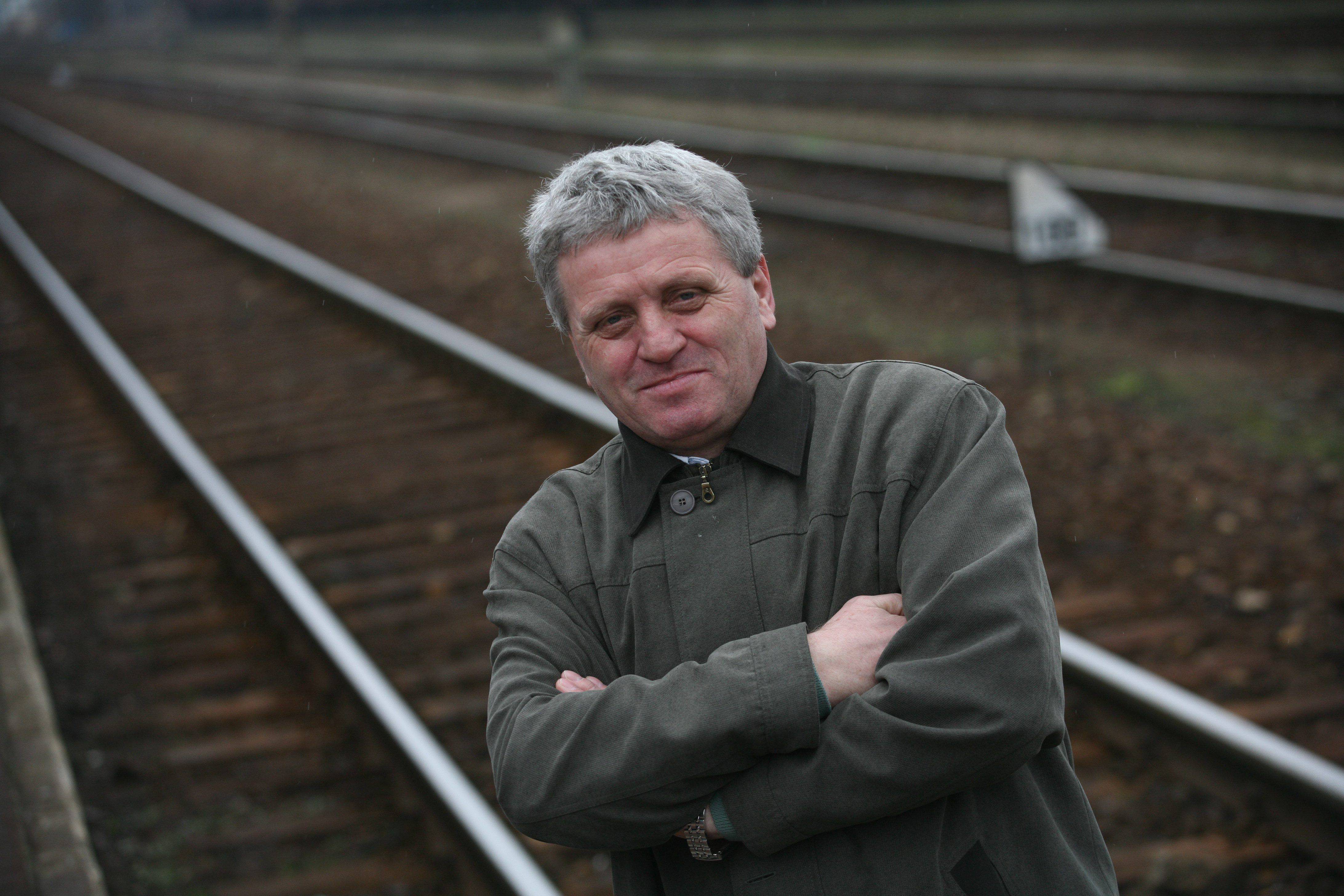 Stanisław Kogut (działacz piłkarski klubu Kolejarz Stróże) - dostał się do senatu z rewelacyjnym wynikiem 111782 głosów na 167587 możliwych.