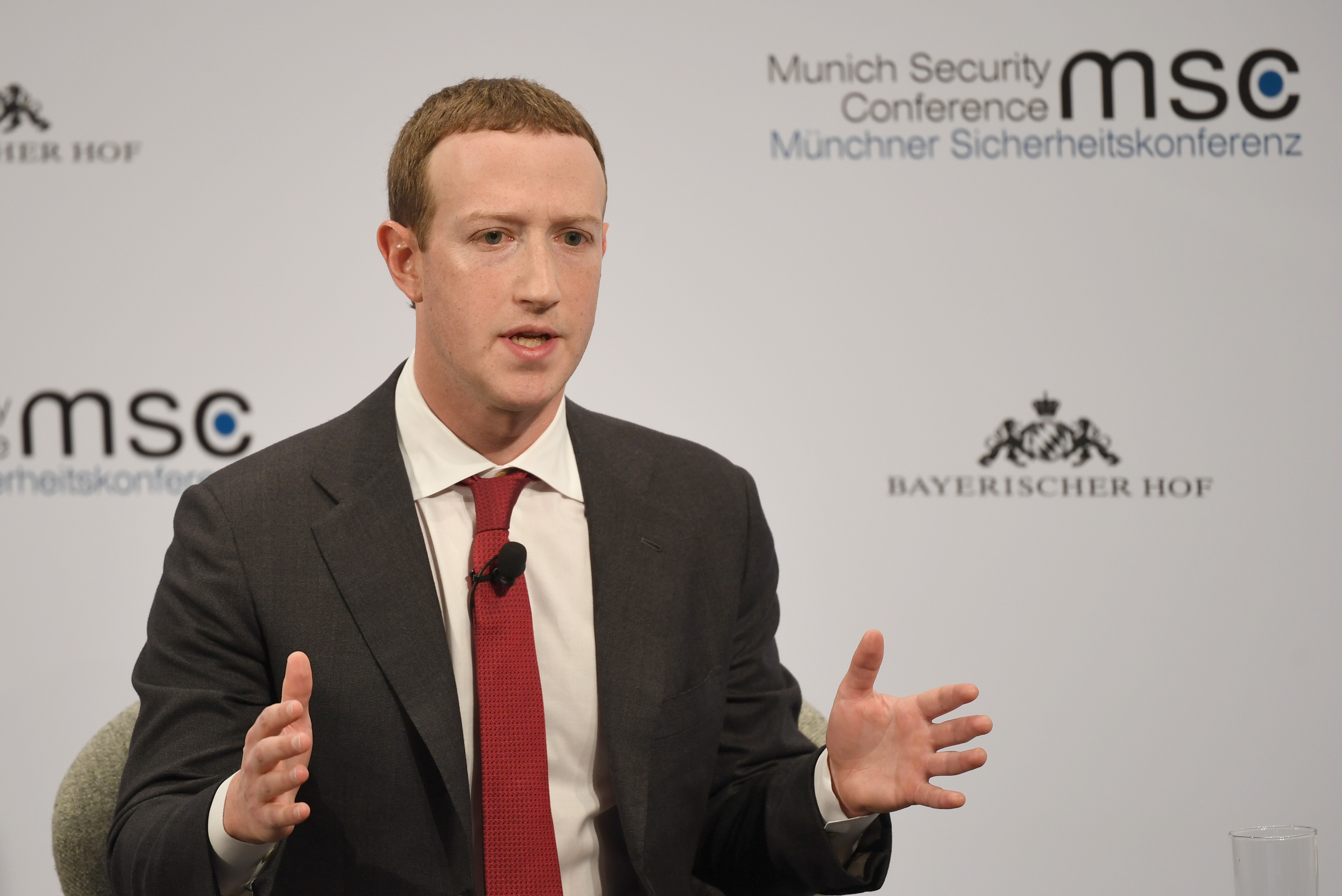 Itt a bejelentés: hamarosan tényleg jön a fizetős Facebook