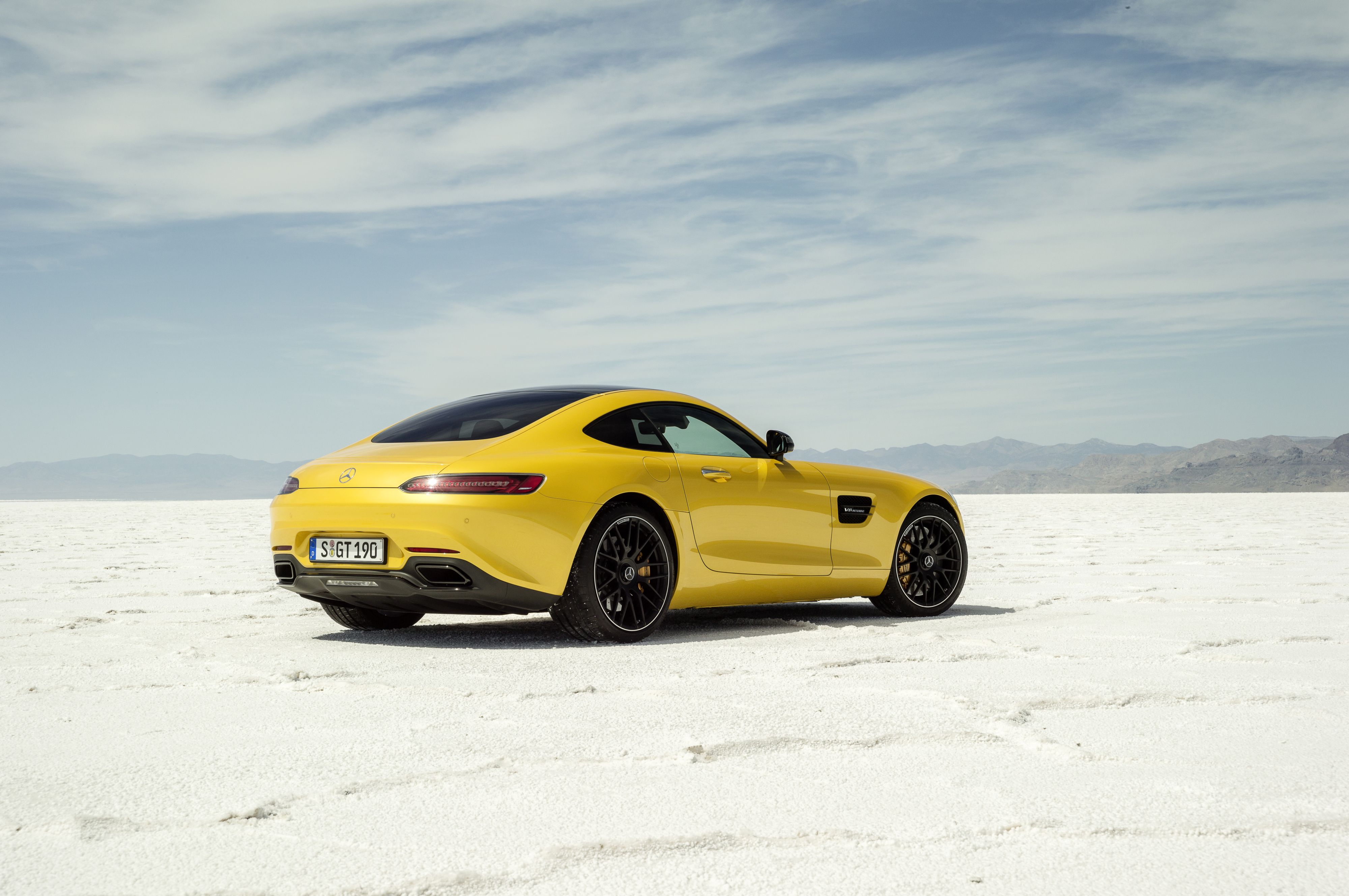 Mercedes-AMG GT jest wytwarzany w zakładach Mercedesa w Sindelfingen, a jego 4-litrowy silnik V8 biturbo powstaje w manufakturze Mercedes-AMG w Affalterbach. Samochód oficjalnie zadebiutuje w czasie wystawy w Paryżu. Na rynku pojawi się w 2015 roku.