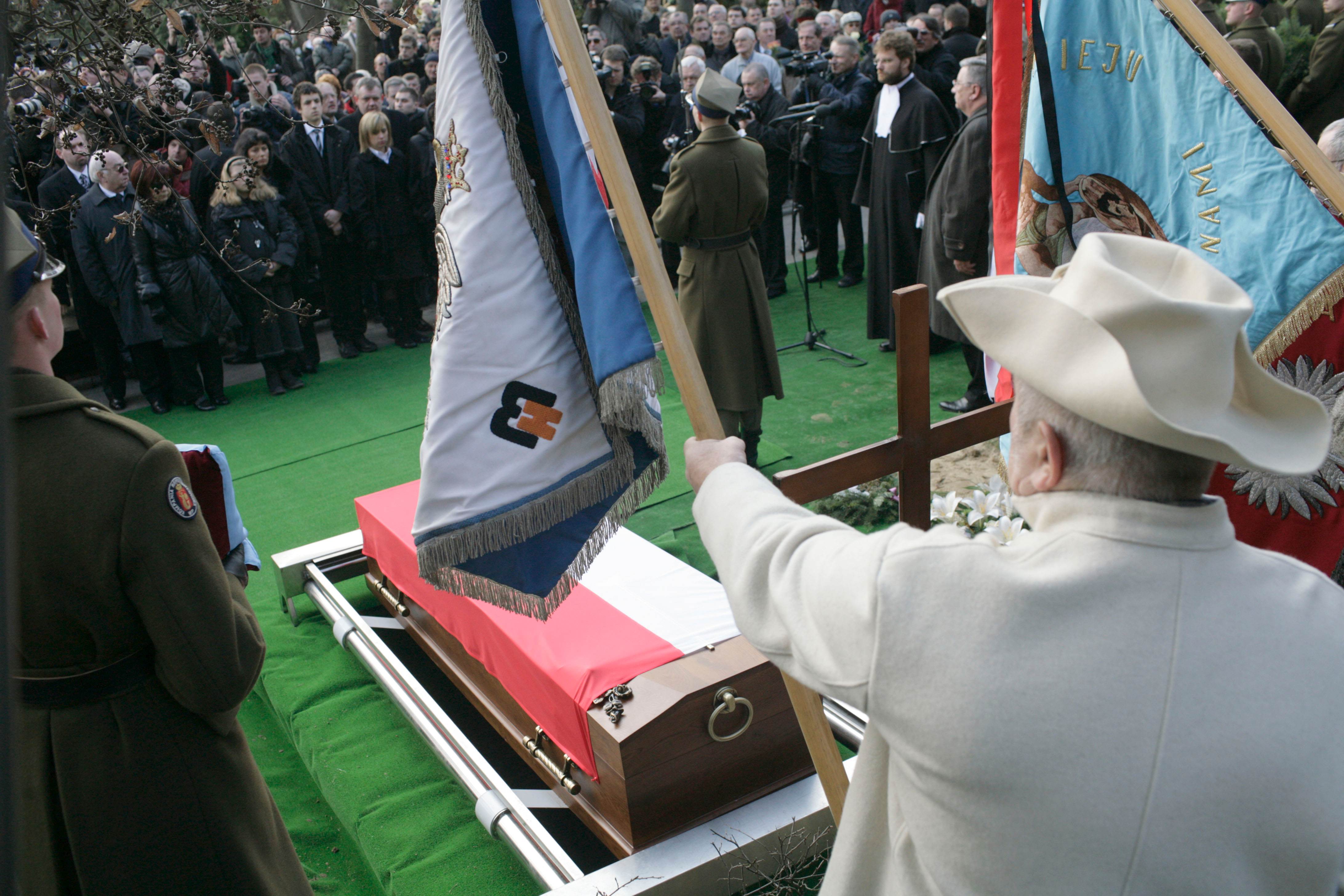 Pogrzeb Zbigniewa Religi odbył się na Powązkach Wojskowych w Warszawie