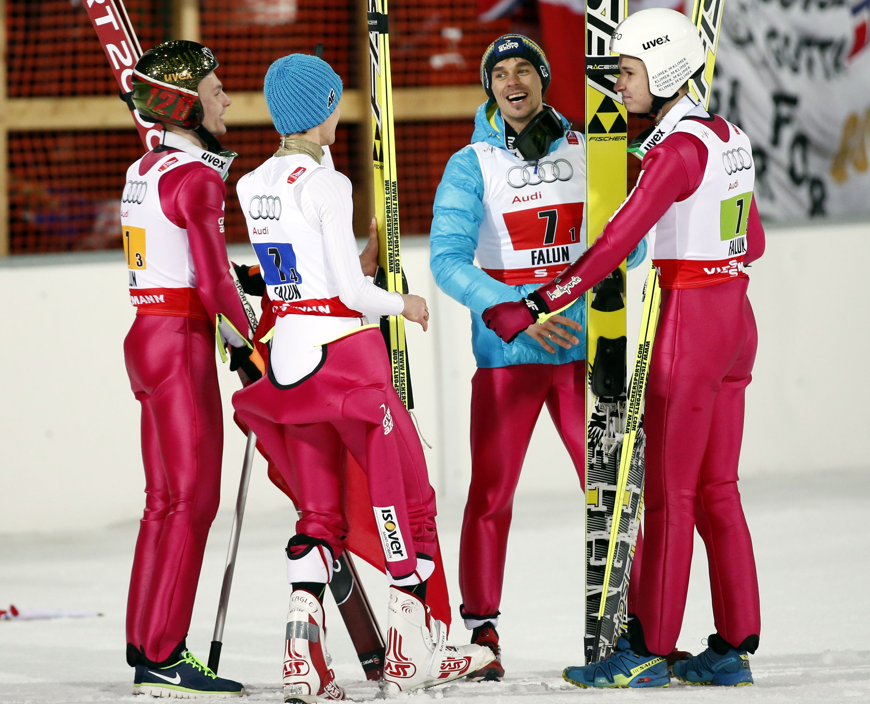 Radość Polaków. Polska drużyna, w składzie: Kamil Stoch (2L), Jan Ziobro (L), Klemens Murańka (P) i Piotr Żyła (2L), zdobyła brązowy medal mistrzostw świata w szwedzkim Falun, 28 bm. Polacy zajęli 3. miejsce w konkursie drużynowym na skoczni HS-134.