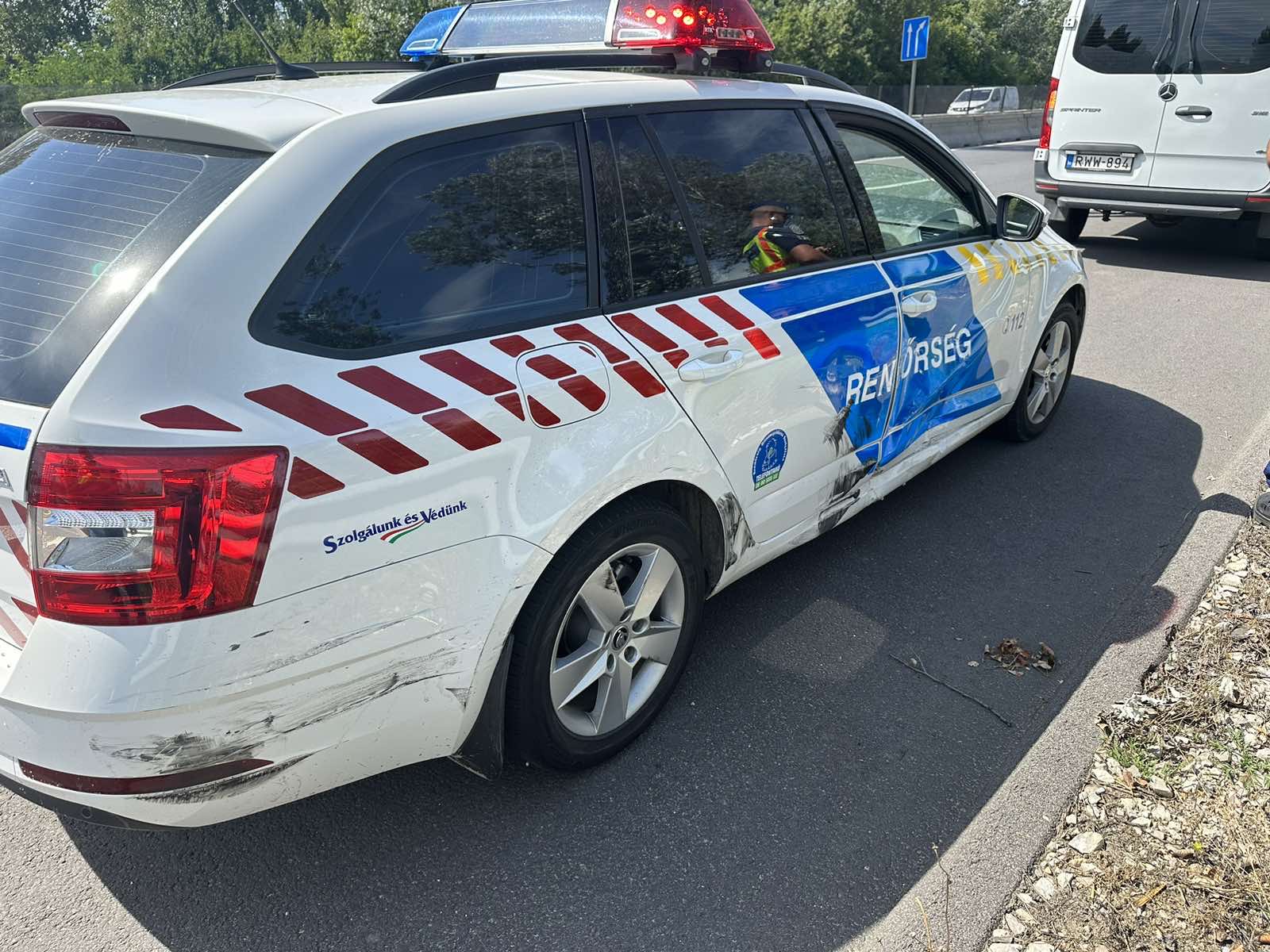 „Gál őrmester kirúgta a kocsi eldeformálódott ajtaját” - Íme a rendőr, aki elkapta az M2-es ámokfutót