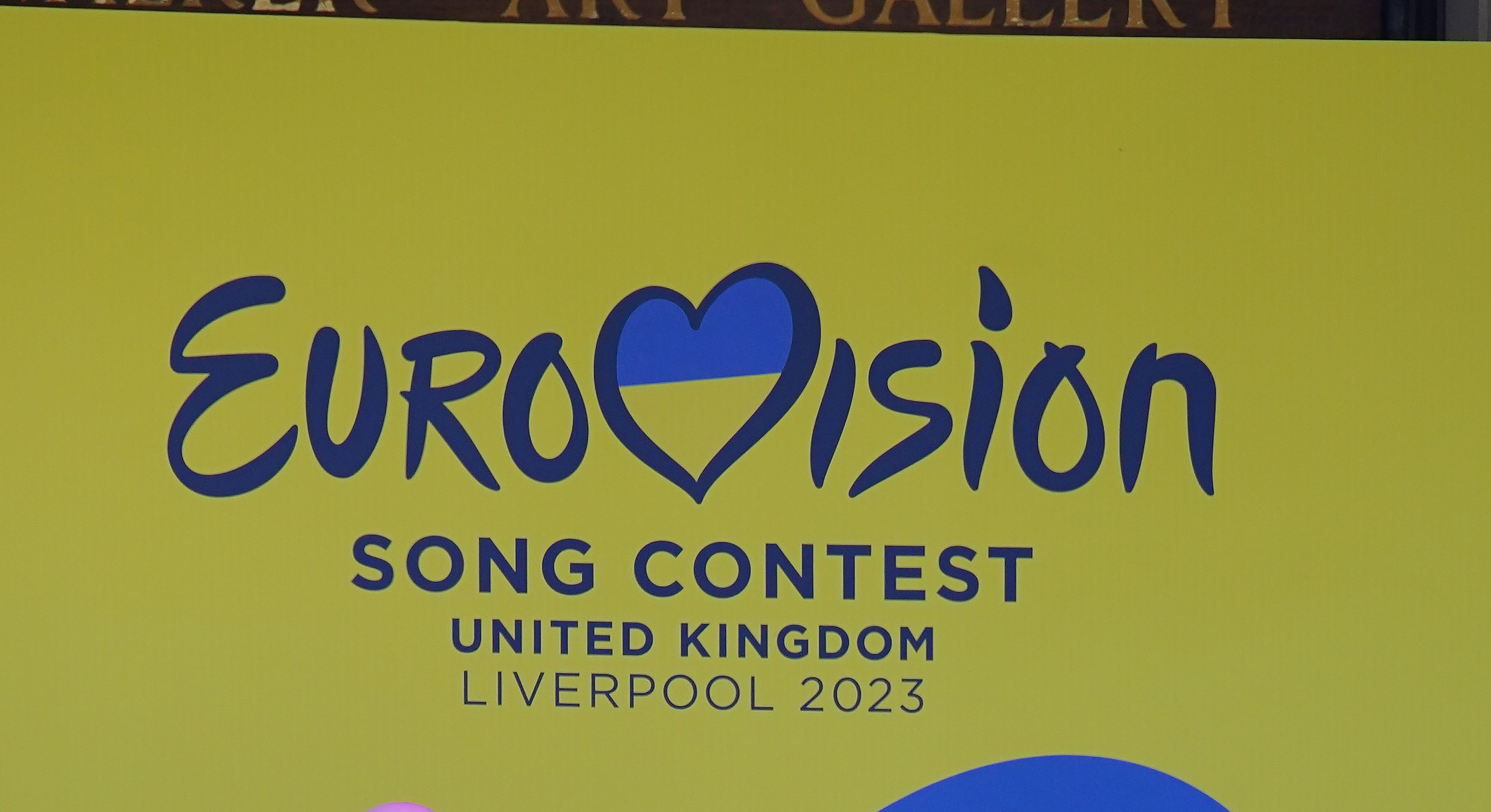 Szakállas nő, leszbikus csók, extrém sminkek és jelmezek: ezek voltak minden idők legemlékezetesebb produkciói a ma este újra induló Eurovíziós Dalfesztiválon – videók