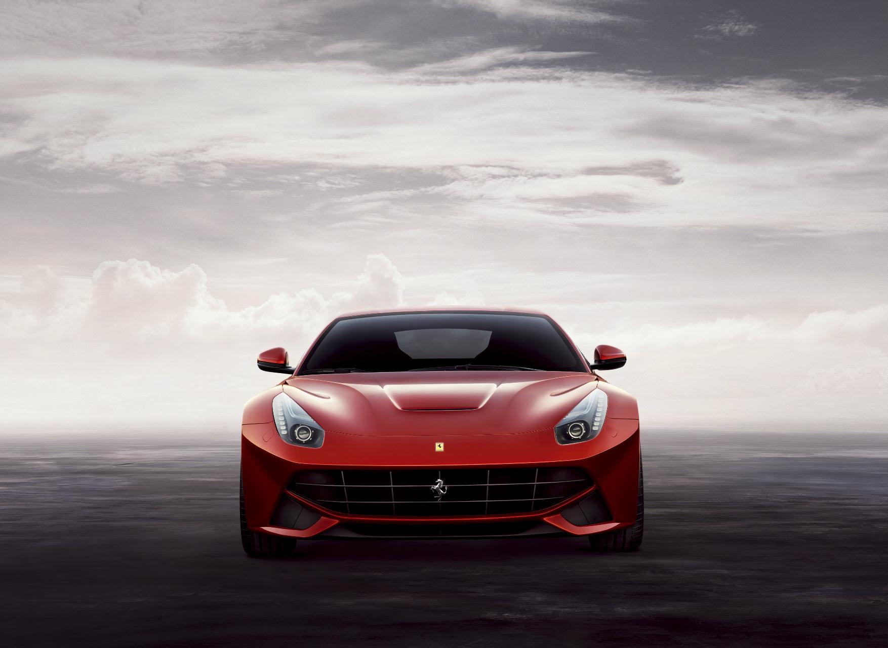 Nowe ferrari Lewandowskiego od zera do 100 km/h przyspiesza w 3,1 s. 200 km/h samochód pędzi po 8,5 s od startu. Prędkość maksymalna - 340 km/h. To oznacza, że F12 berlinetta jest drugim, po laferrari najpotężniejszym drogowym pojazdem jaki opuścił do tej pory mury włoskiej stajni z Modeny.
