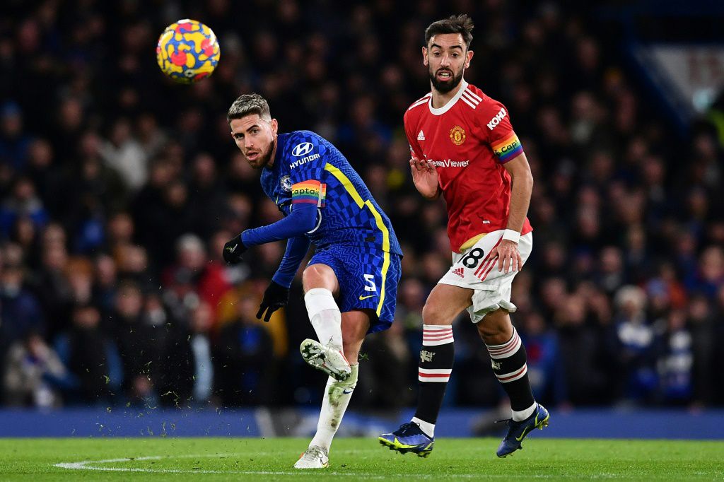 Manchester United kept Chelsea at bay in a tense 1-1 draw
