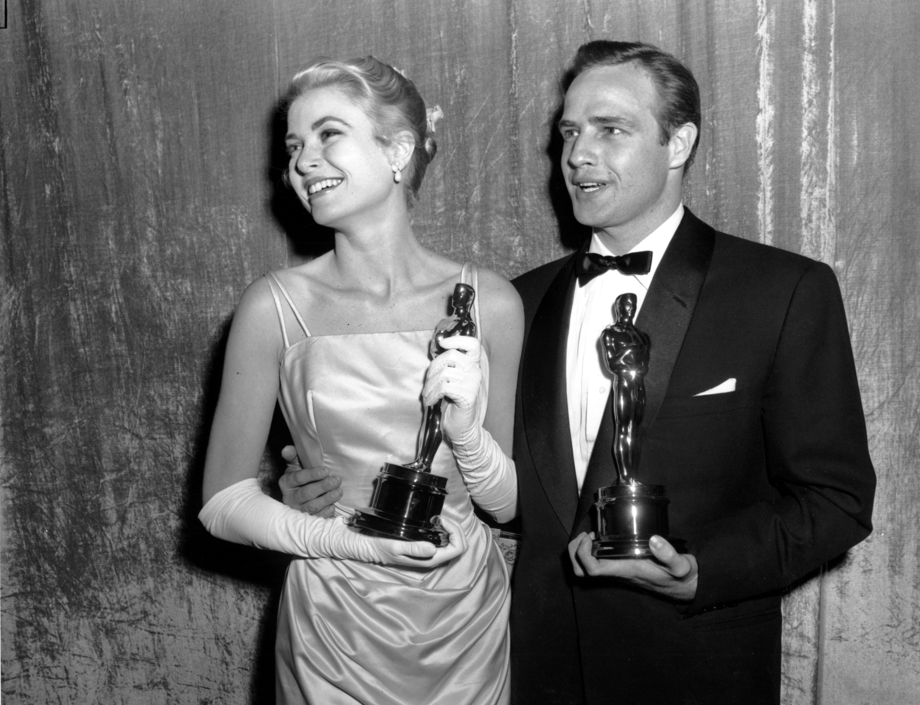 Grace Kelly i Marlon Brando z Oscarami za najlepsze role w 1954 roku