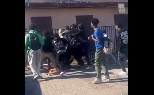 Gyerekek vertek halálra egy 17 éves fiút: videóra vették a gyilkosságot...