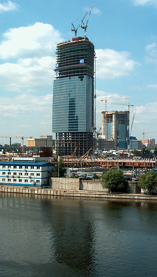 Basznia Fiedieracyja - zaprojektowano przez niemieckich architektów - składa się z dwóch budynków: Wschodniej (East Tower A, 96 pięter) i Zachodniej Wieży (West Tower B, 64 piętra).