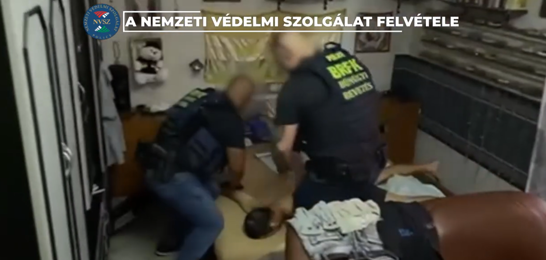 Csonkítással fenyegetett meg egy rendőrnőt ez a férfi - videón az elfogás pillanatai