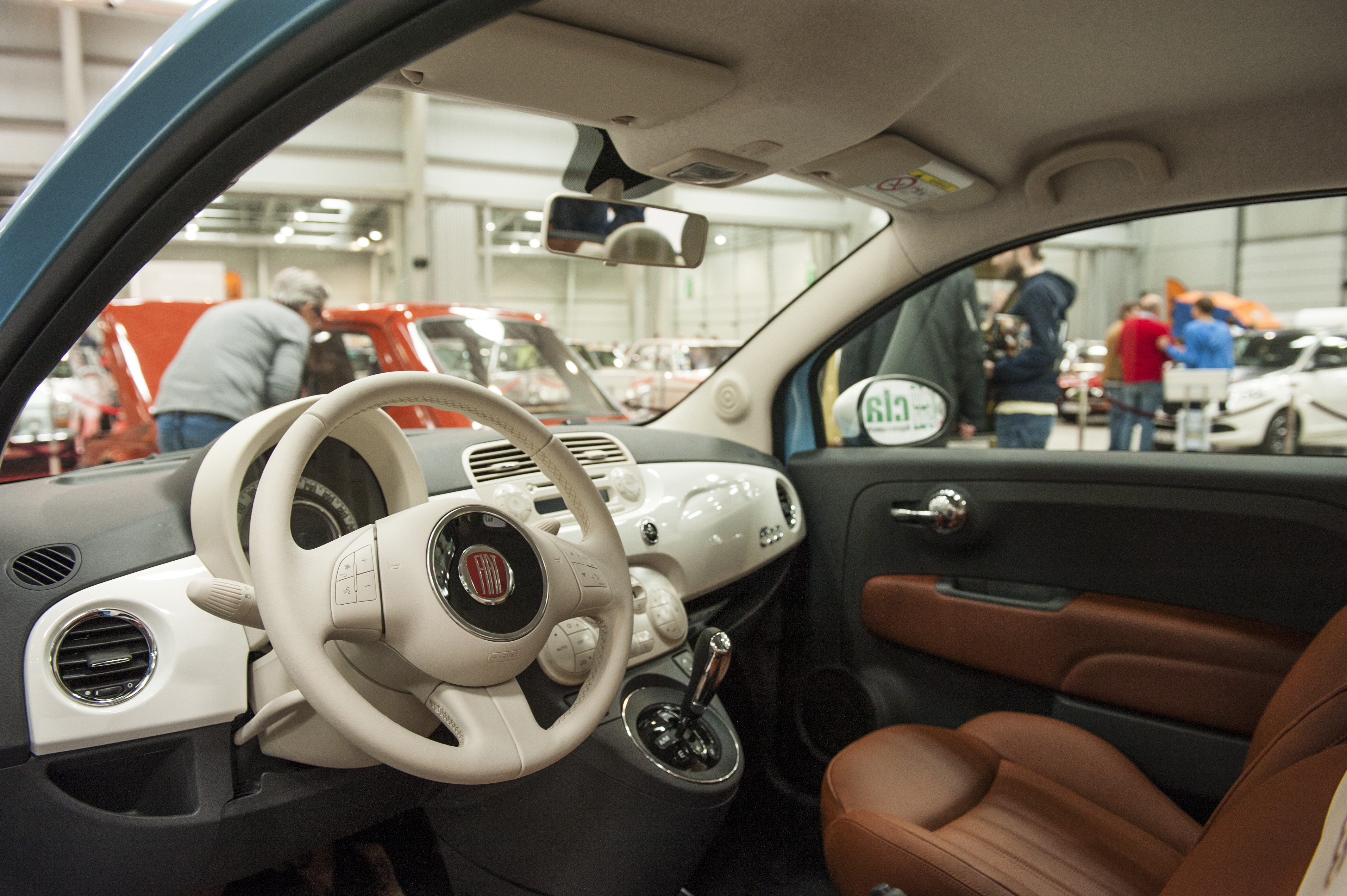 Fiat 500 vintage na stoisku magazynu