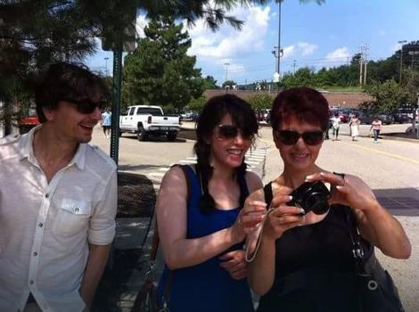 Radovan Jovićević sa zanom Nimani i njenom ćerkom Tarom