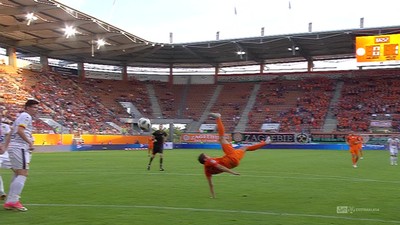 Zagłębie L. - Jagiellonia (0:1): Tuszyński bliski przepięknego gola. Strzał z przewrotki nieznacznie minął bramkę Kelemena