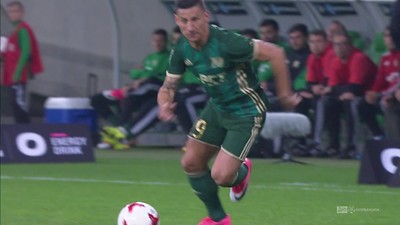 Śląsk - Lech (0:0): Początek dla gospodarzy. Odważny strzał Piecha z dystansu, Putnocky broni z klasą