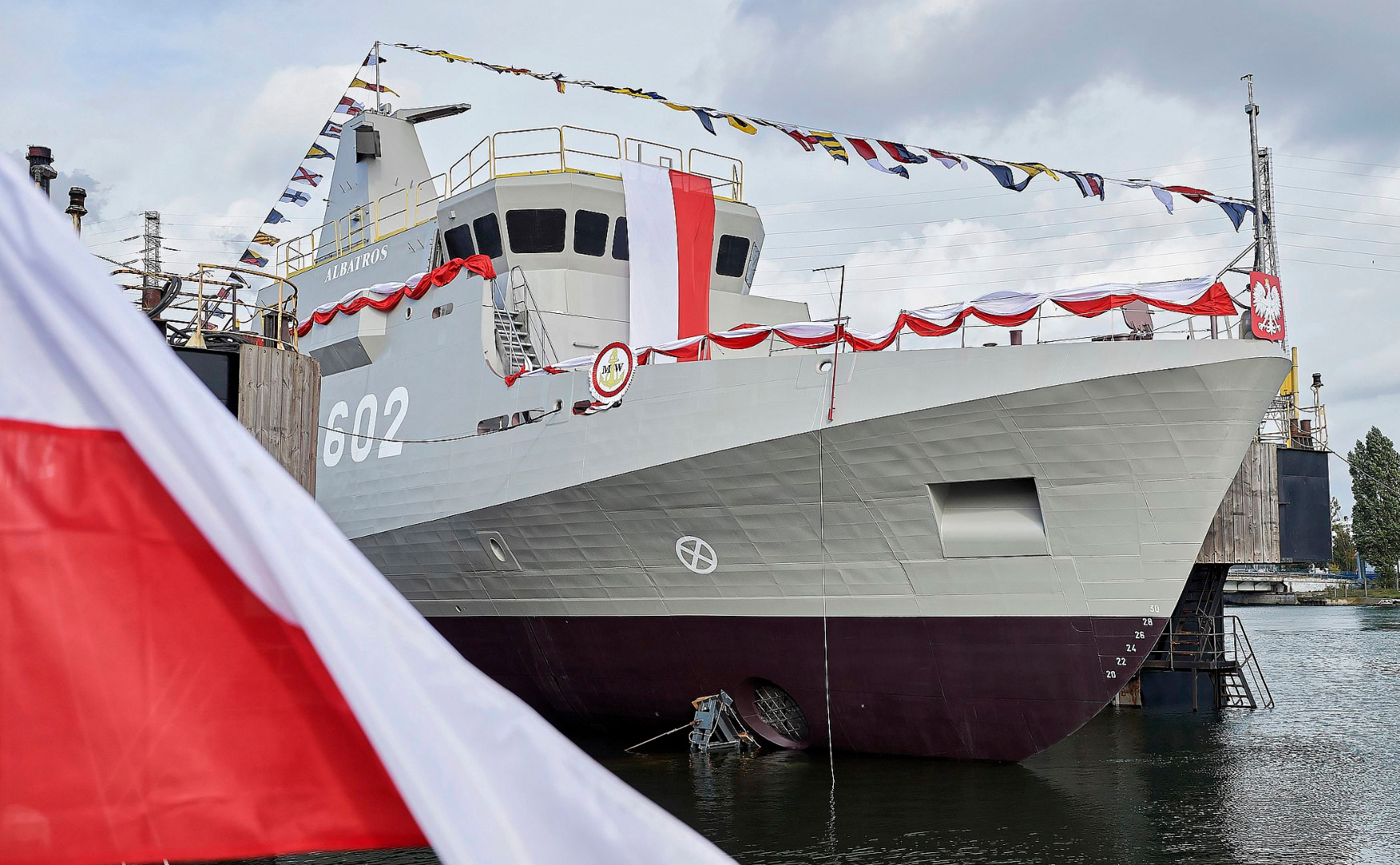 Długość okrętów typu Kormoran wynosi 58,5 m, szerokość - ponad 10 m, a wyporność 830 t. Załoga liczy 45 osób. Główna broń prototypowego Kormorana to bezzałogowe aparaty do walki minowej. Pierwszy okręt tej serii został uzbrojony w armatę 23 mm, trzy wielkokalibrowe karabiny maszynowe 12,7 mm i trzy wyrzutnie rakiet przeciwlotniczych Grom. Jednostka została wyposażona w system zarządzania walką SCOT-M.