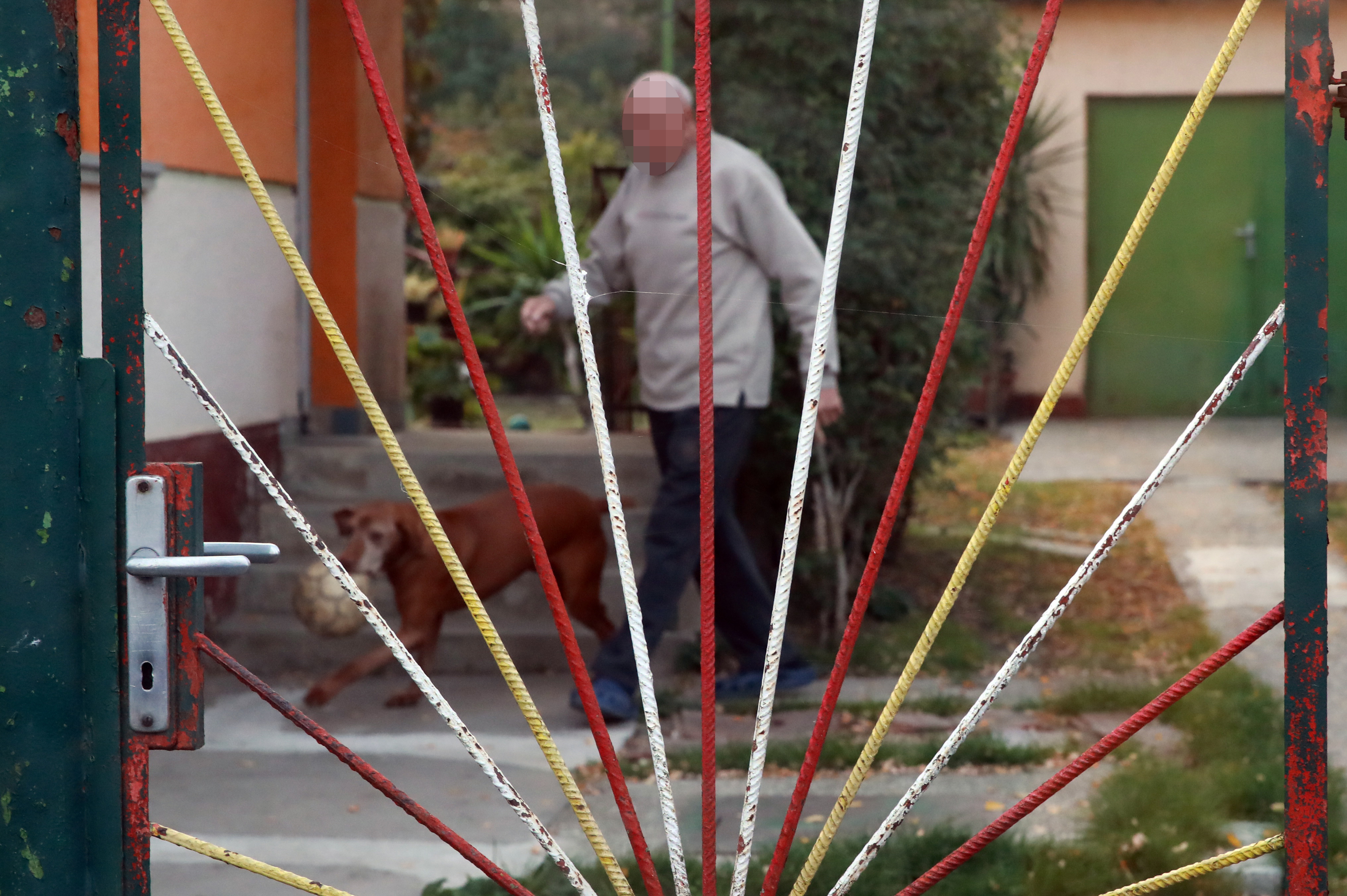 Jogos önvédelemre hivatkozik a 81 éves késelő: eljátszatták Árpi bácsival fia megölését