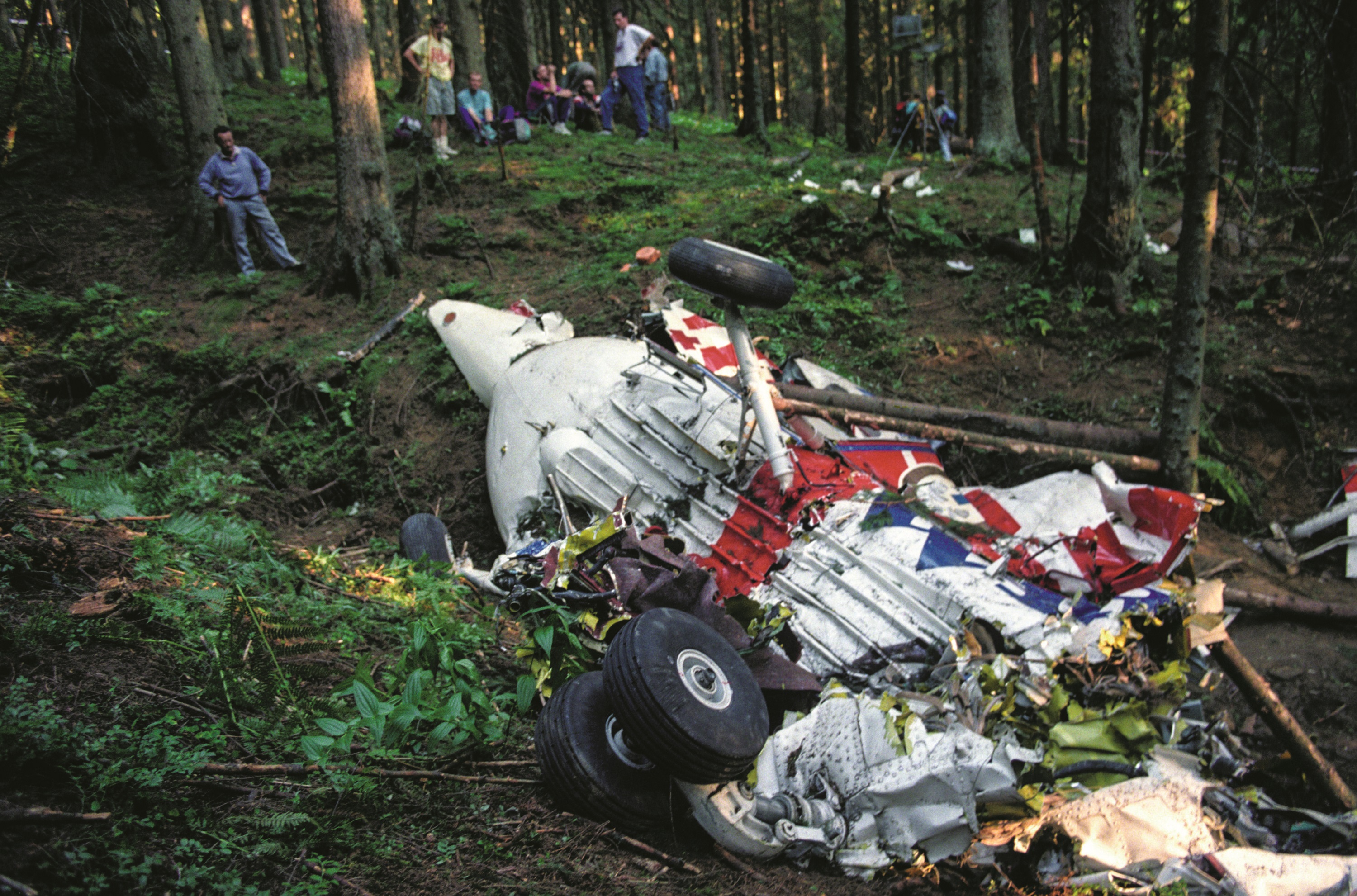 Wrak śmigłowca TOPR Sokół w Dolinie Olczyskiej, który rozbił się podczas akcji ratunkowej 11 sierpnia 1994 r. Zginęło czterech ratowników