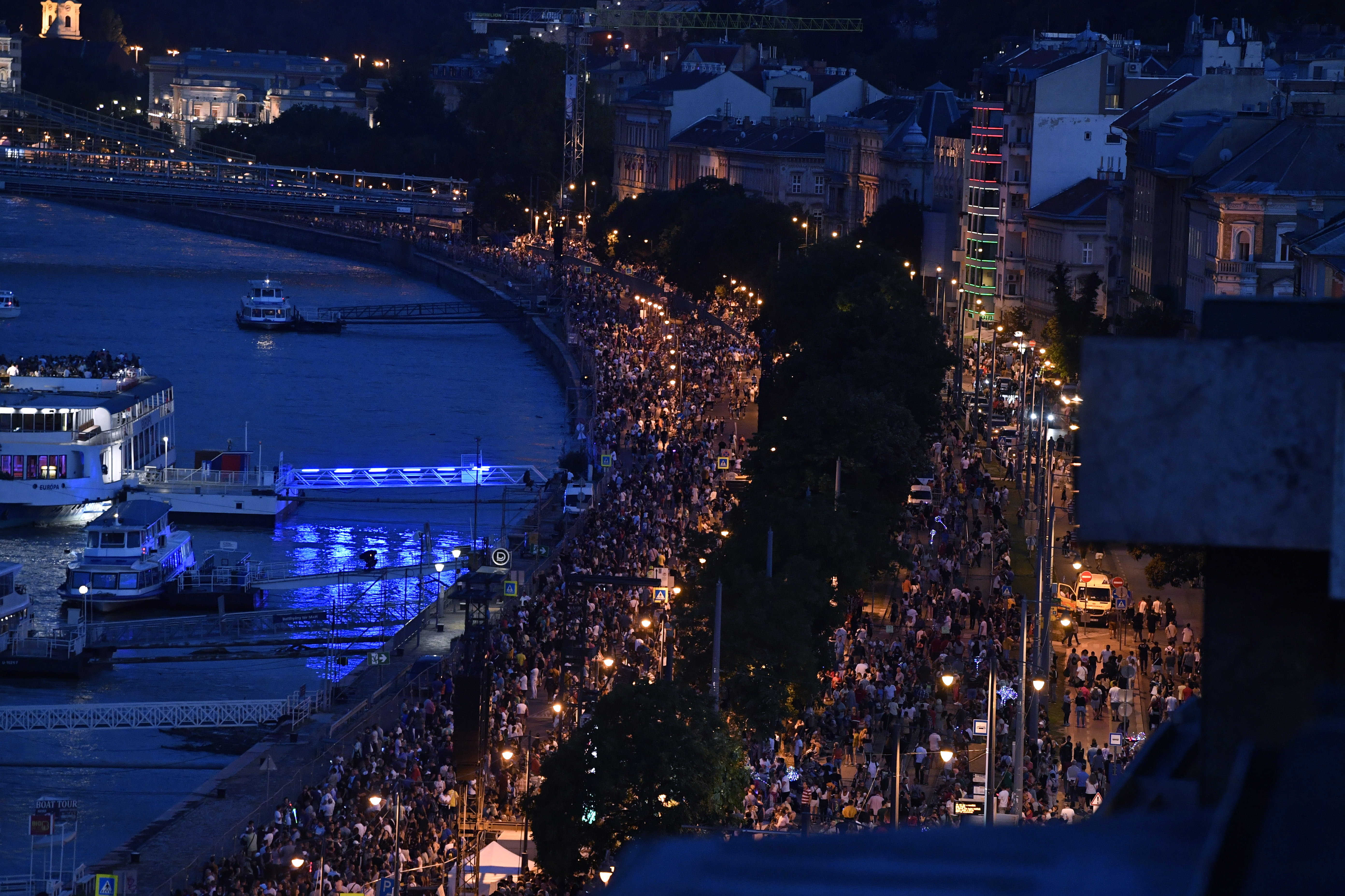 Augusztus 20: hétszázezer ember ment ki a tűzijátékra Budapesten - Blikk