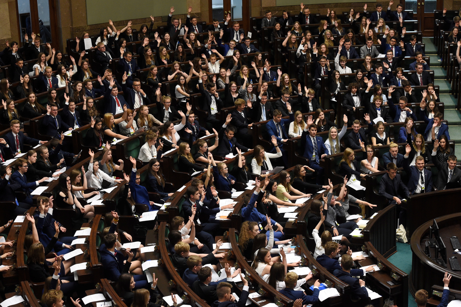 Niektóre spośród dziecięcych wypowiedzi, wygłaszanych z sejmowej mównicy, nie odbiegały zaciętością i kategorycznością od tych, które na co dzień słyszymy z ust polityków.