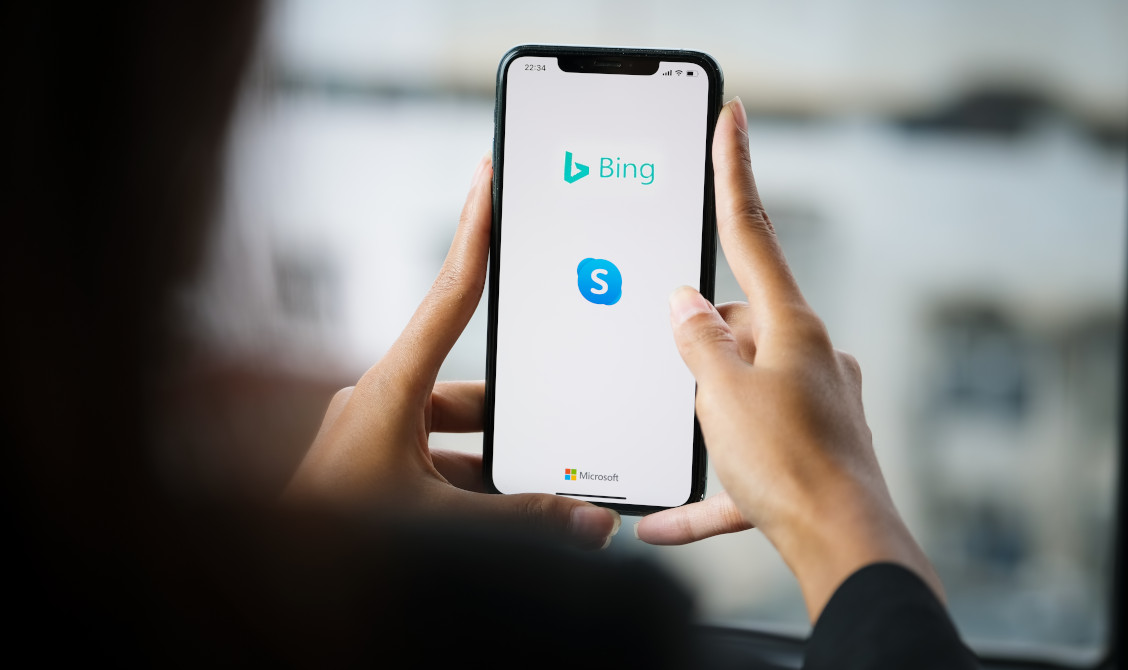 Ott lesz minden kilométerkőnél: a Microsoft az új Binget az okostelefonokra és a Skype-ra is bevezeti