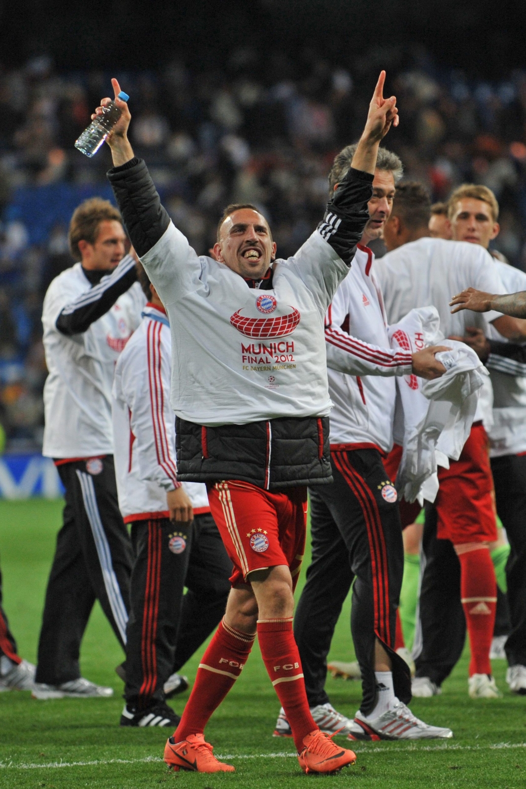 Radość piłkarza Bayernu Monachium Francka Ribery'ego po awansie do finału Ligi Mistrzów