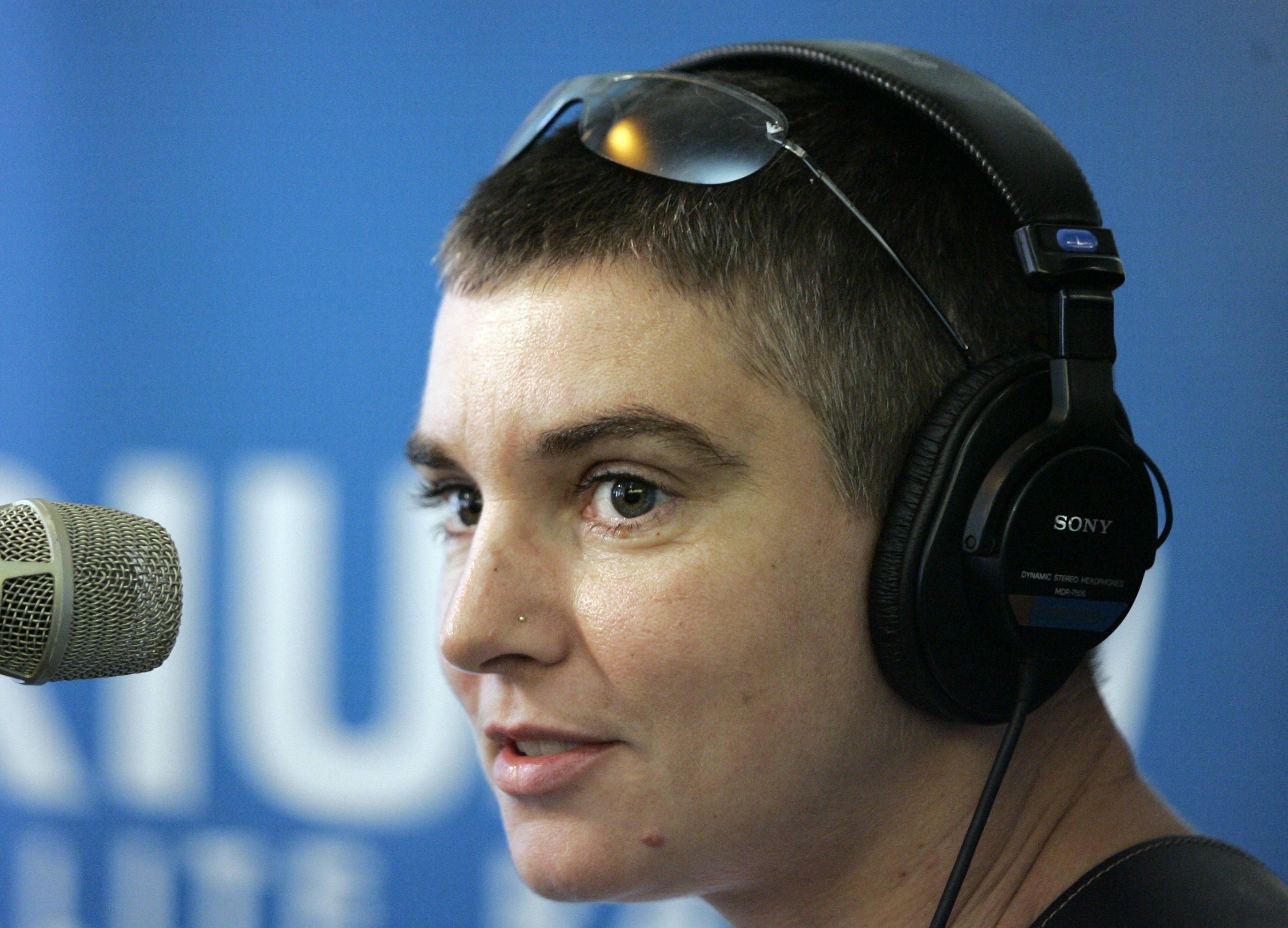 Sinead O'Connor podarła publicznie zdjęcie Jana Pawła II. Czy można bardziej narazić się katolikom?