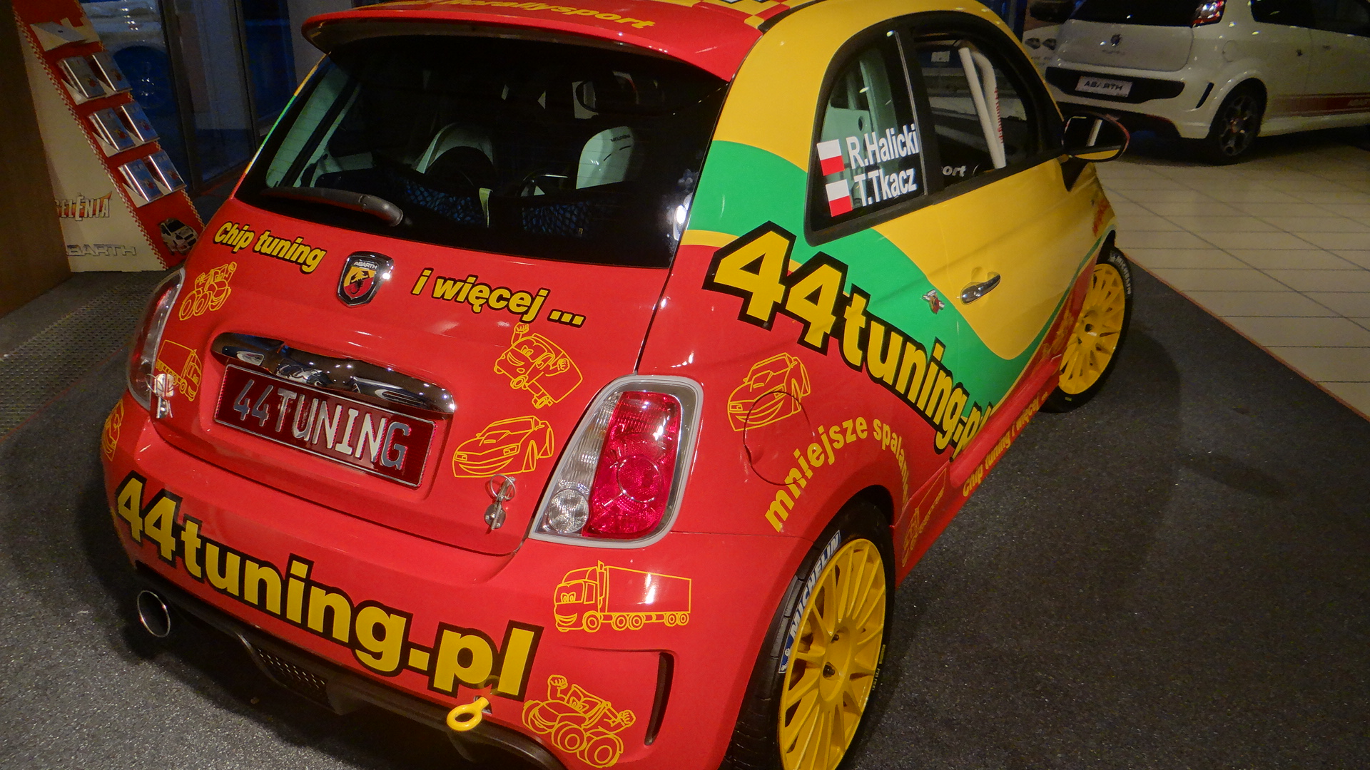 Co pod maską? Standardowo takie auto jest wyposażone w turbodoładowany silnik o pojemności 1368 ccm, który generuje moc maksymalną 180 KM przy 5,5 tys obr./min, oraz moment obrotowy 280 Nm przy 3,7 tys. obr./min