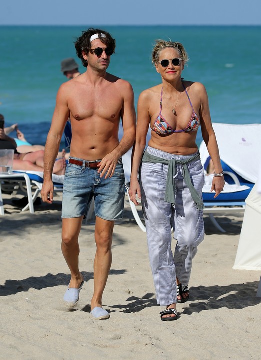 A hétvégén töltötte a hatvanat, örömében el is ment Miamiba nyaralni az új szerelmével, a 41 éves svájci ingatlanossal.