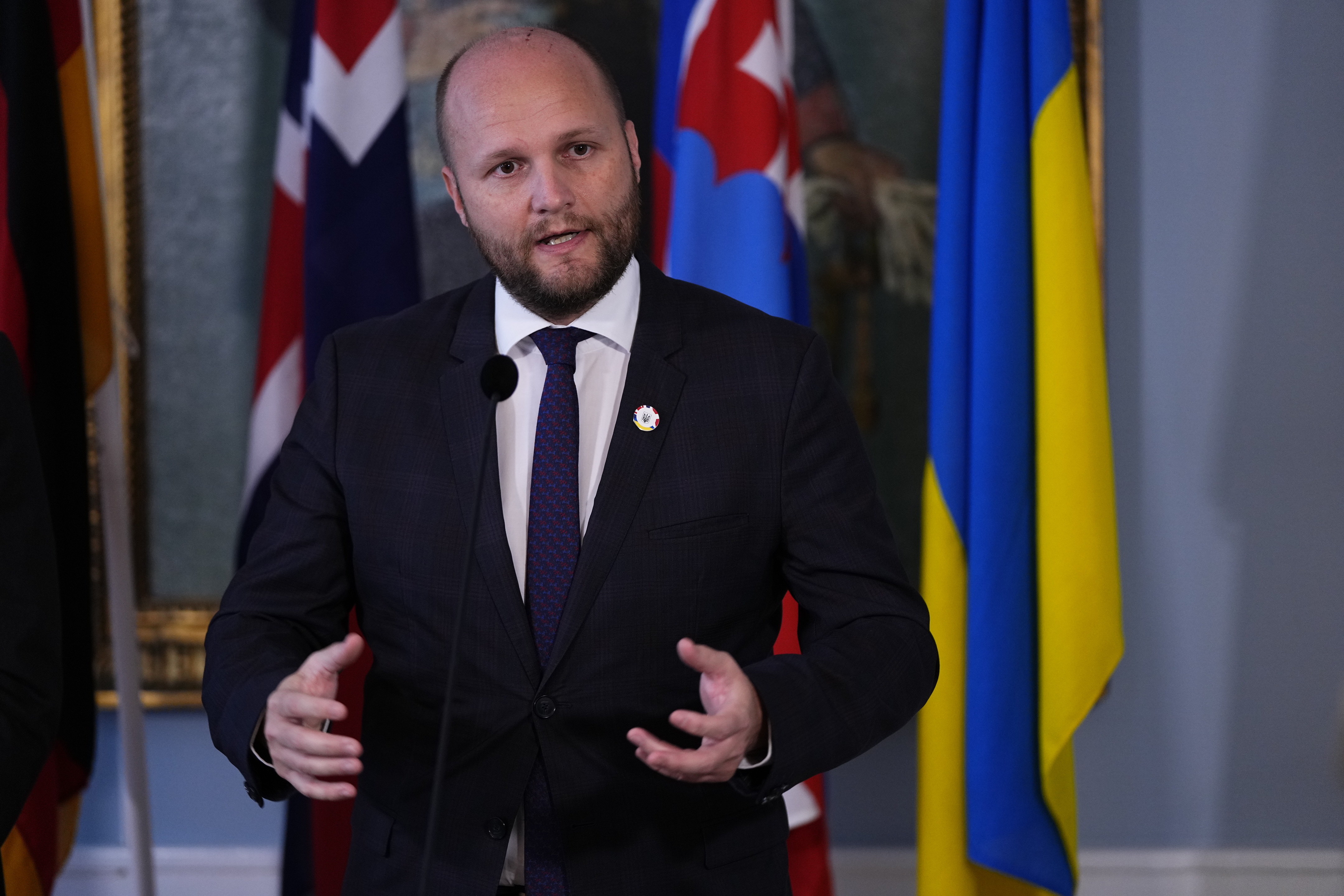 A szlovák védelmi miniszter kijelentette: ukrán katonákat képeznek ki Magyarországon
