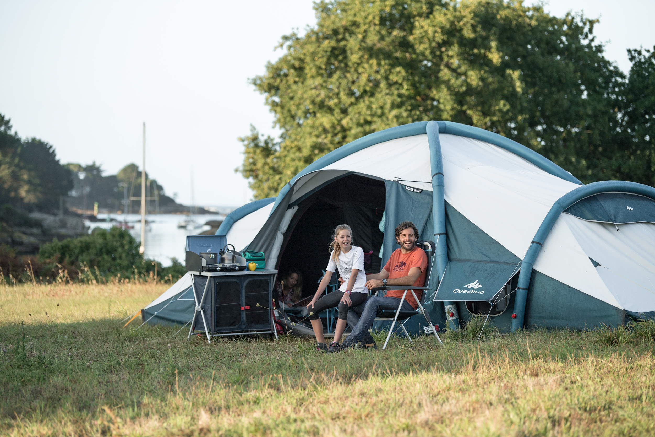 Jak działają namioty dmuchane? To prosty i szybki sposób na camping - Noizz