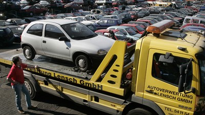 Ściągamy coraz więcej aut używanych – nadal są to głównie auta stare