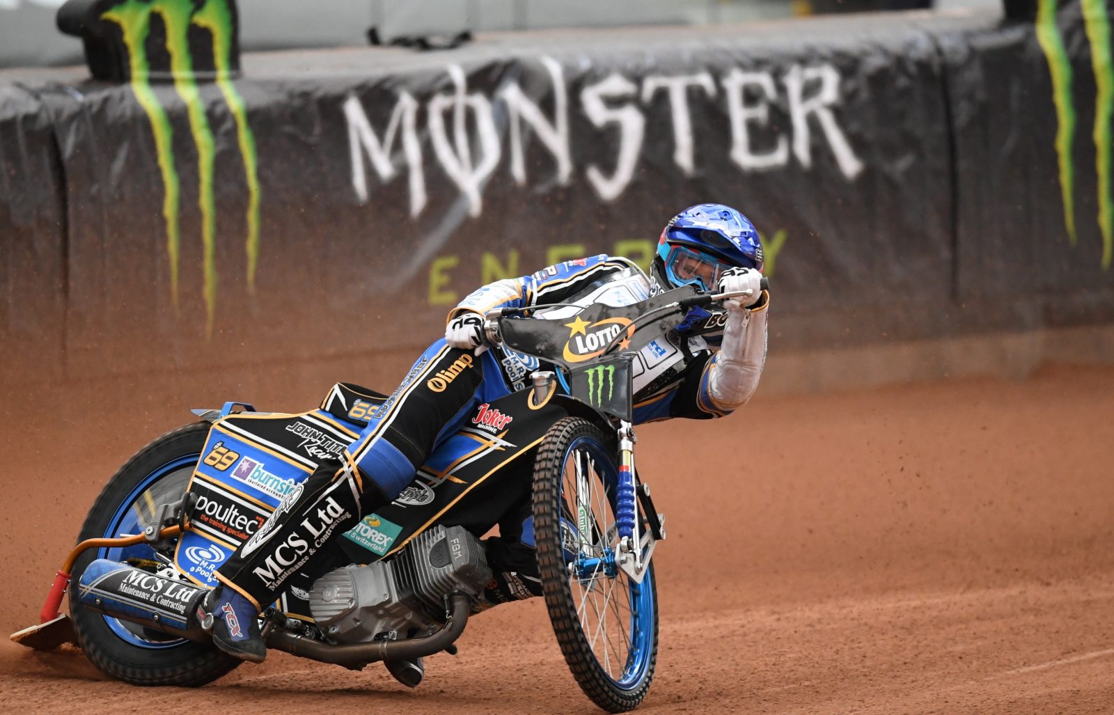 Kilkanaście dni temu Gollob uległ groźnemu wypadkowi na torze motocrossowym. Doznał urazu rdzenia kręgowego, cały czas przebywa w szpitalu i nie wiadomo, czy będzie mógł chodzić.