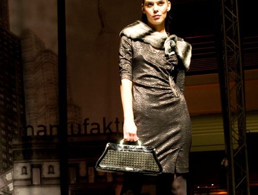 Elisabetta Franchi Celyn b. w kolekcji jesień-zima na Manufaktura Fashion Week