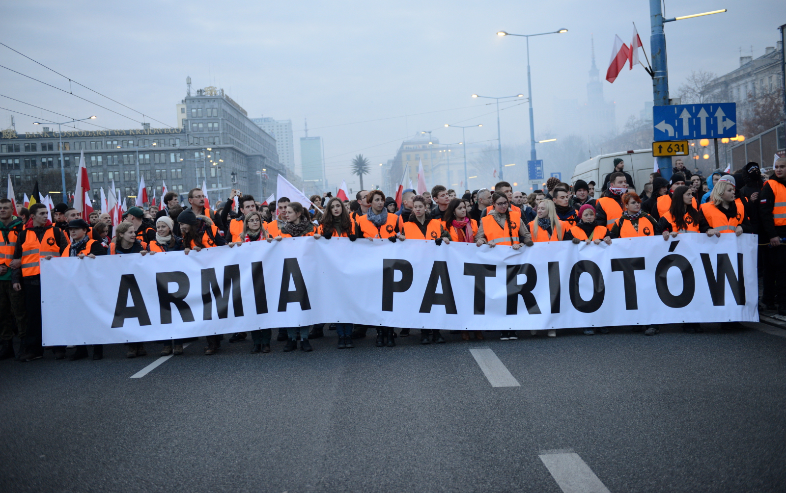 Marsz Niepodległości na ulicach Warszawy