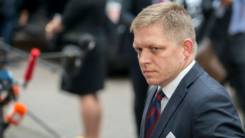 Merénylete óta először lépett nyilvánosság elé: Orbán Viktor iránti csodálatáról is beszélt Robert Fico