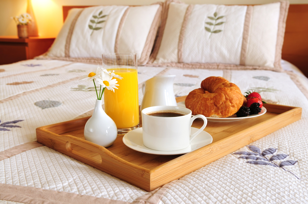 Na twojej wybrance z pewnością zrobią wrażenie naleśniki suzette, clafoutis z wiśniami lub omlet z czekoladą. Przepisy są niezbyt skomplikowane i znajdziesz je bez trudu