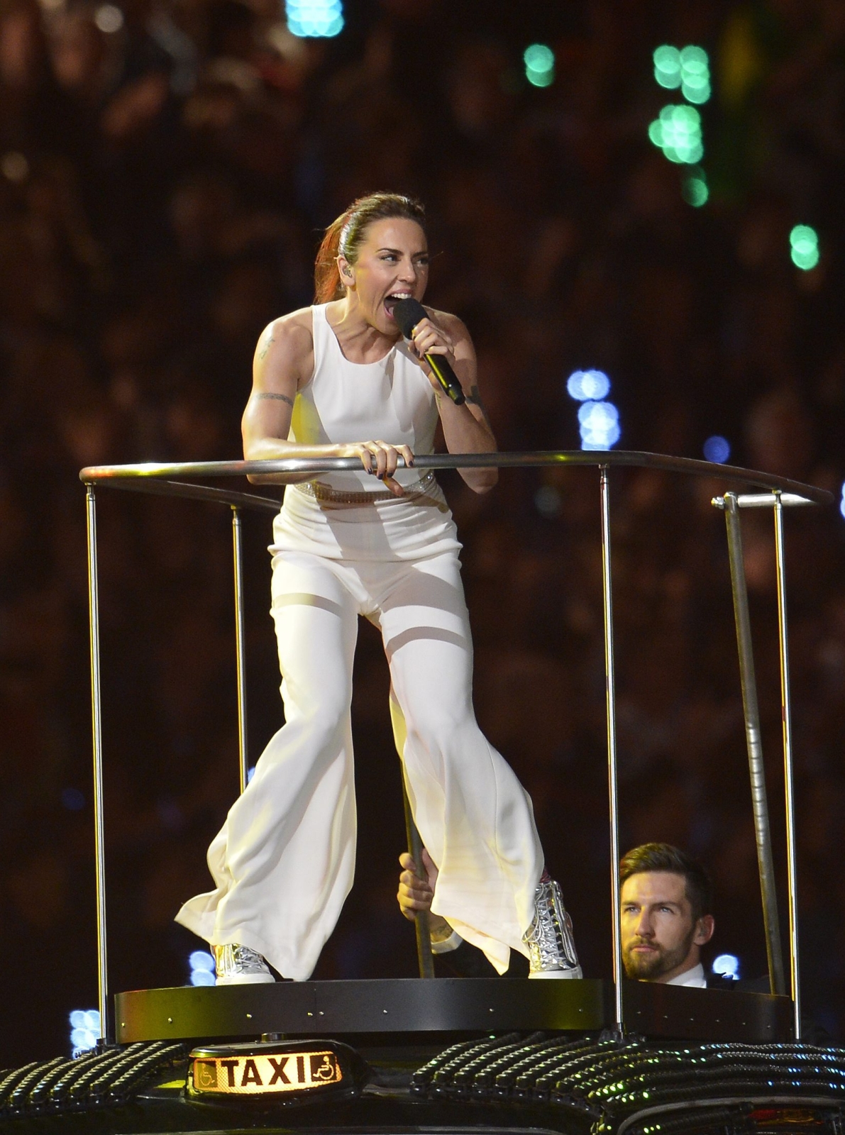 Melanie Chisolm podczas ceremonii zamknięcia Olimpiady w Londynie