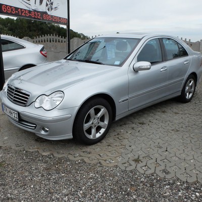 Mercedes C180: auto z ogłoszenia