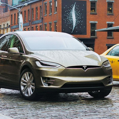 Tesla X - skrzydlaty ekoanioł