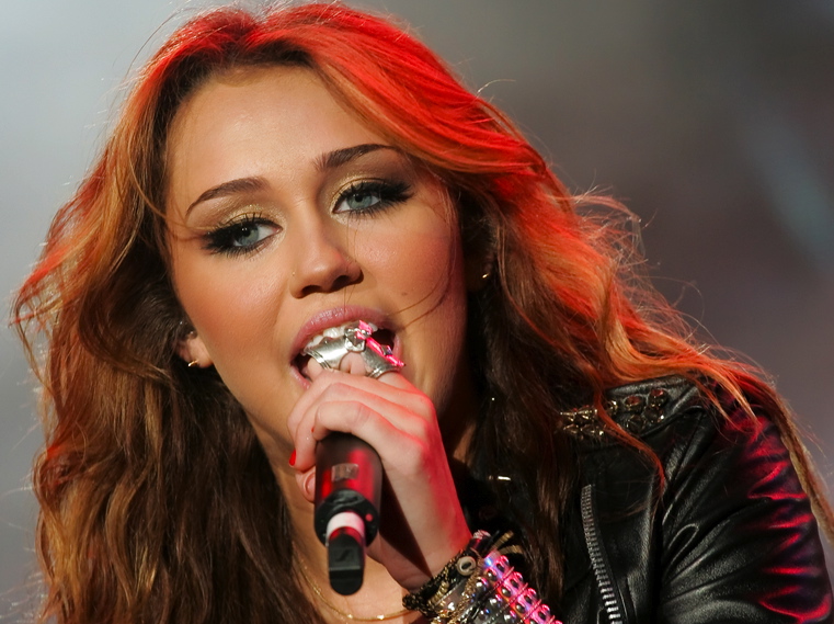 12. Miley Cyrus – 120 milionów dolarów